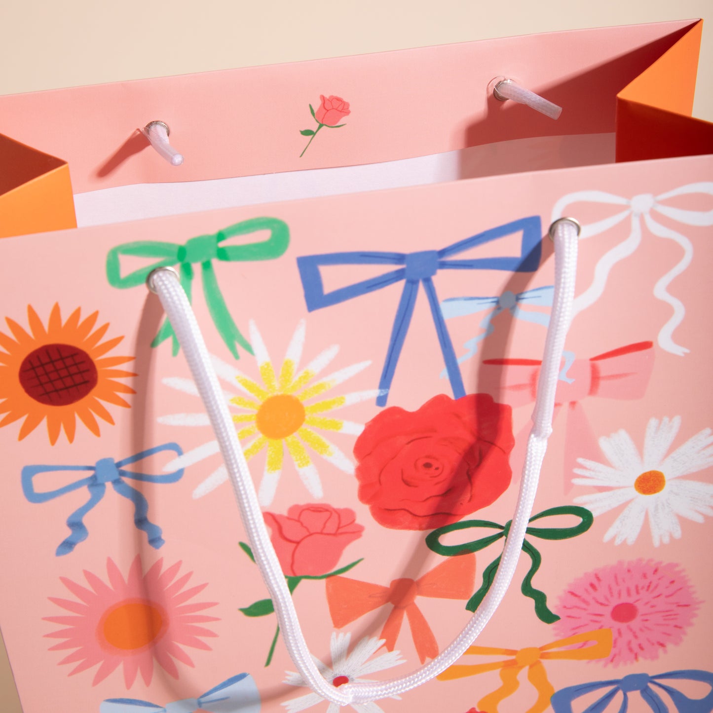 PETALS AND BOWS - Gift Bag